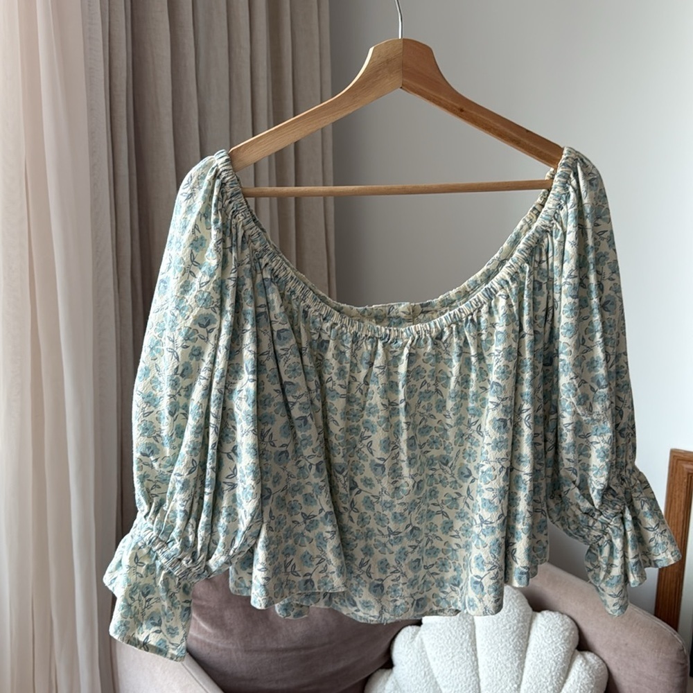 Free People James Off The Shoulder Smock Crop Top in light blue floral print.S - Picture 3 of 10